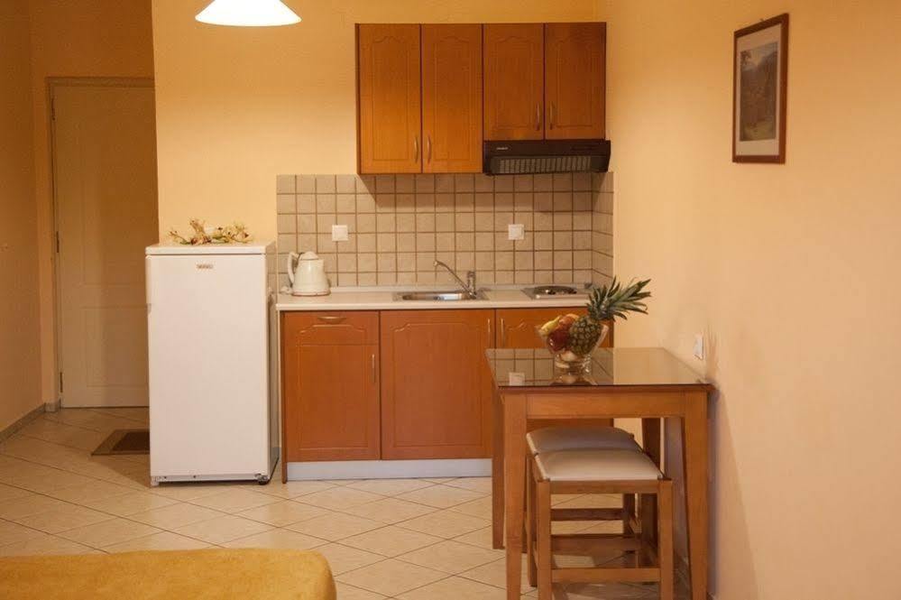 Apartamento Blue Sky Agia Marina Exterior foto
